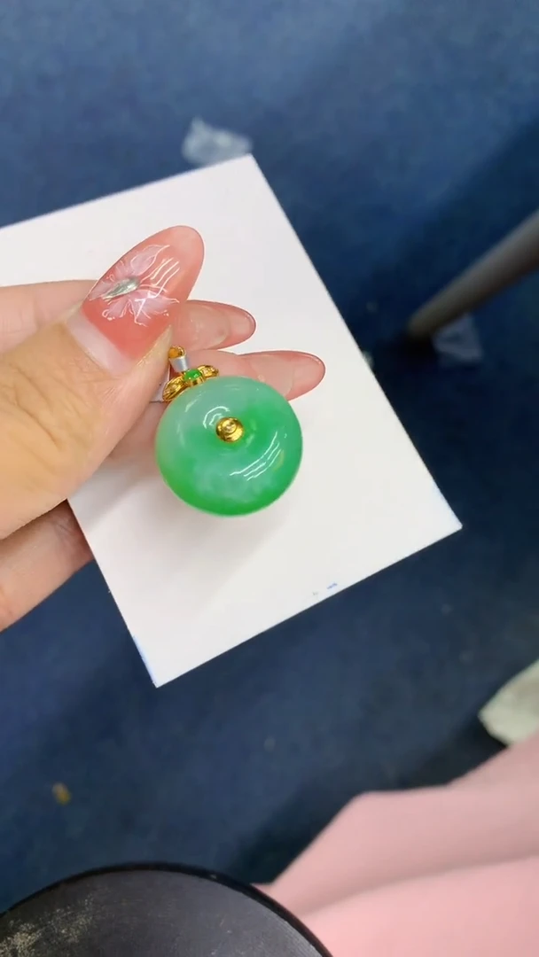 颈饰18K金镶嵌翡翠1