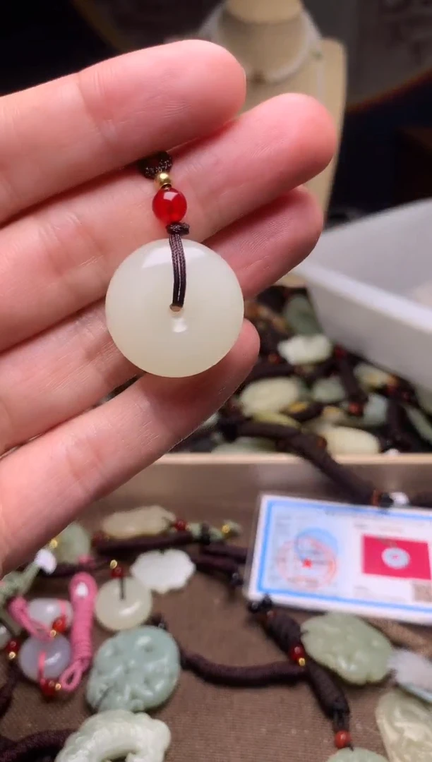 玉新疆料青海料清水吊坠