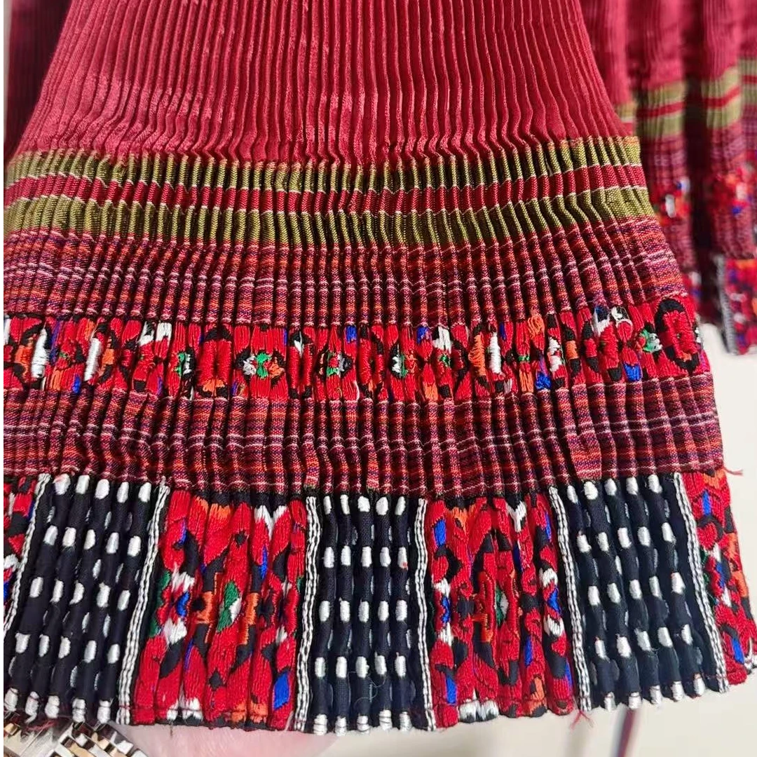芦笙妹苗族盛装裙半身裙传统绣花百褶裙酒红色两层花复古裙
