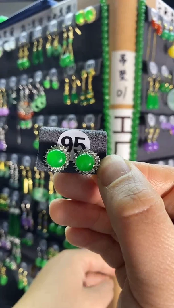 【闪购商品】翡翠耳饰银S925镶嵌95....