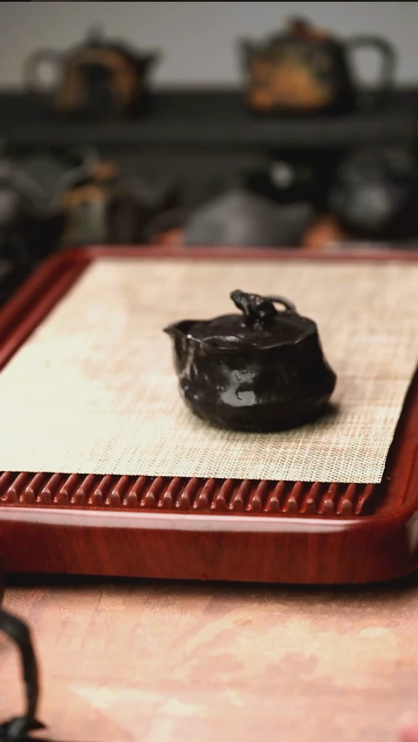 柯荣盛老师作品冰碛岩重工雕刻金蟾宝瓶180cc