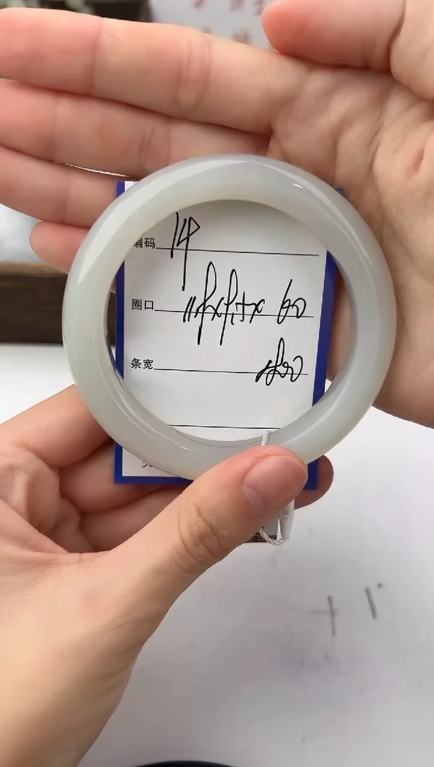 未镶嵌手镯和田玉74颜色微差无瑕疵