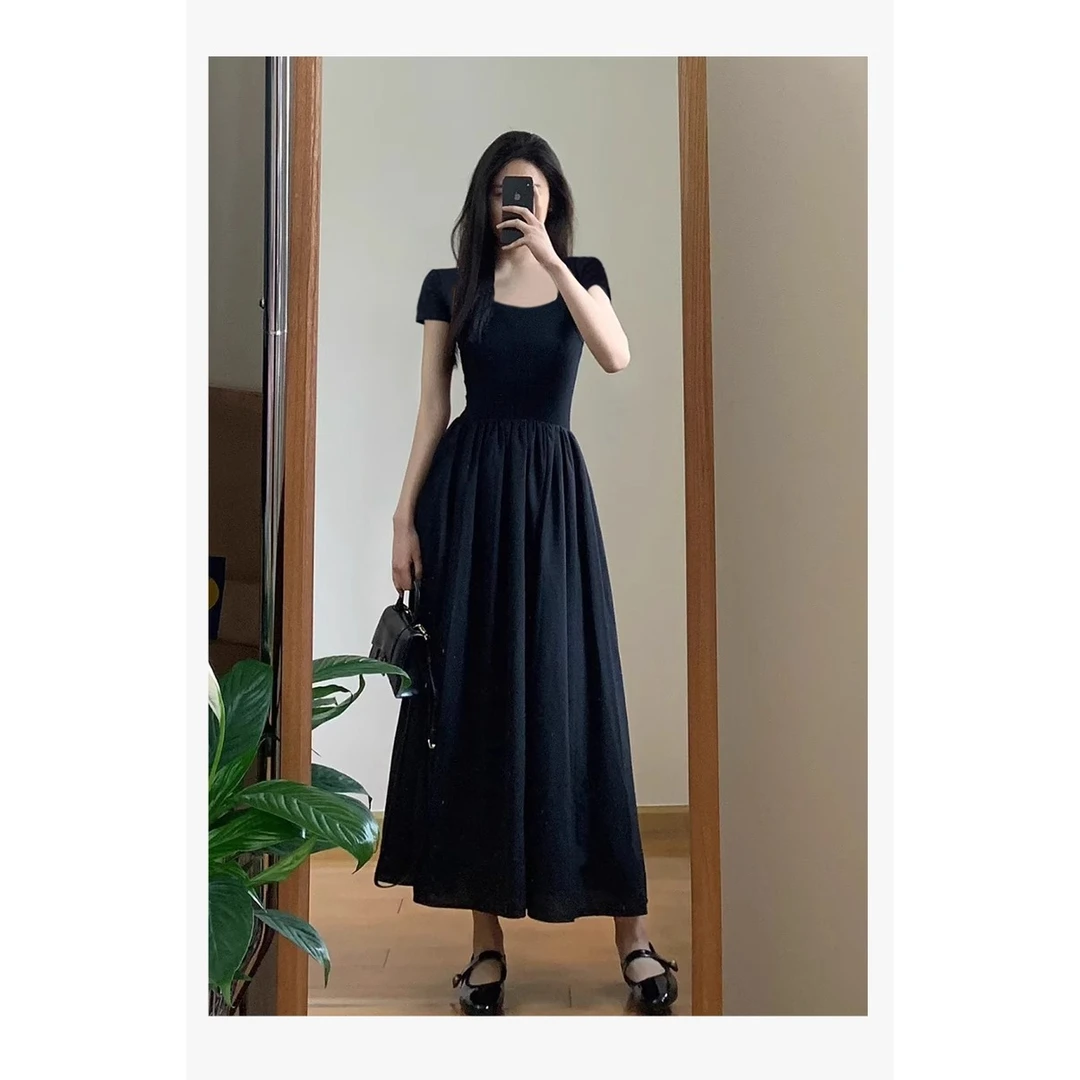 黑色方领显瘦连衣裙女小个子夏款2025夏季新款赫本风高级感小黑裙