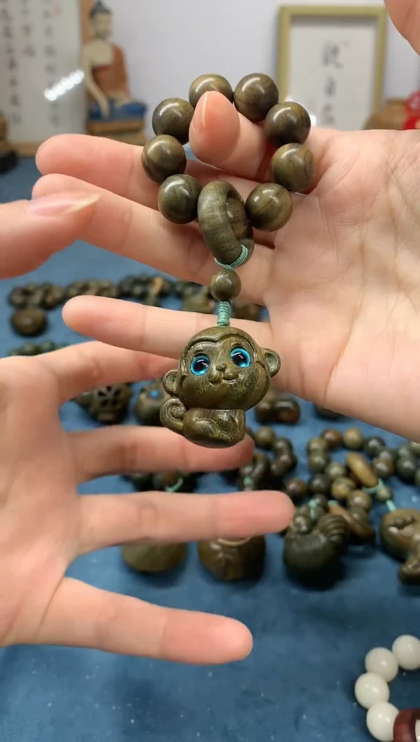 【闪购商品】维腊木（绿檀）把件 小猴子 盘玩件