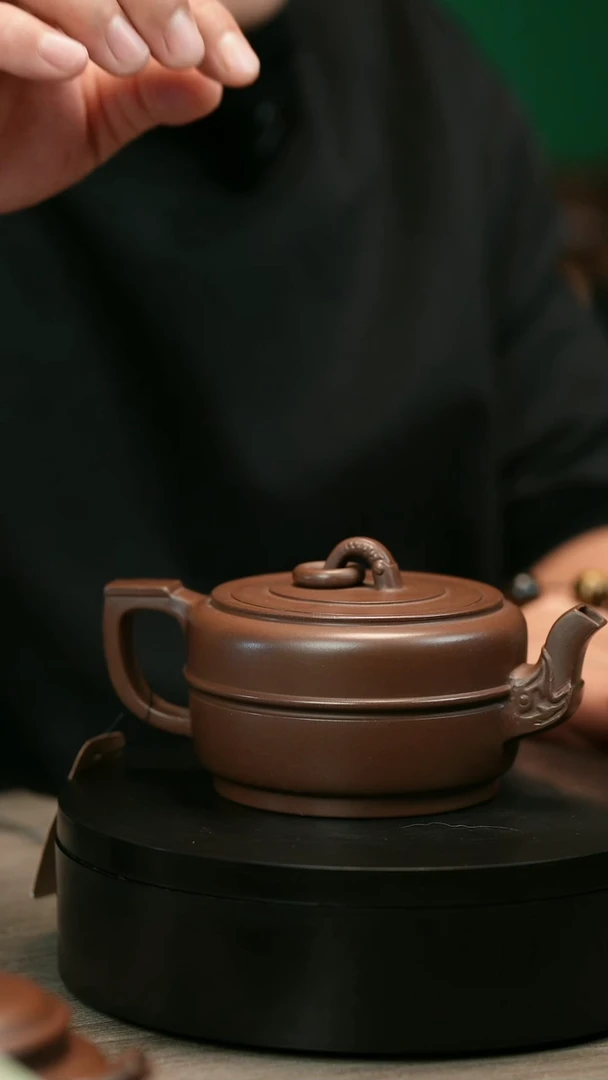 茶壶紫砂听****7H2330陈春芬底槽青光素集玉