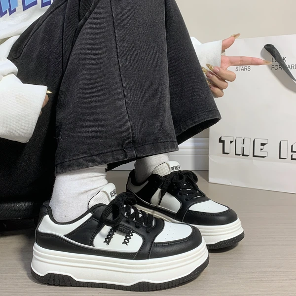 人本黑白熊猫休闲板鞋女2025春季新款学生百搭厚底增高小白鞋女