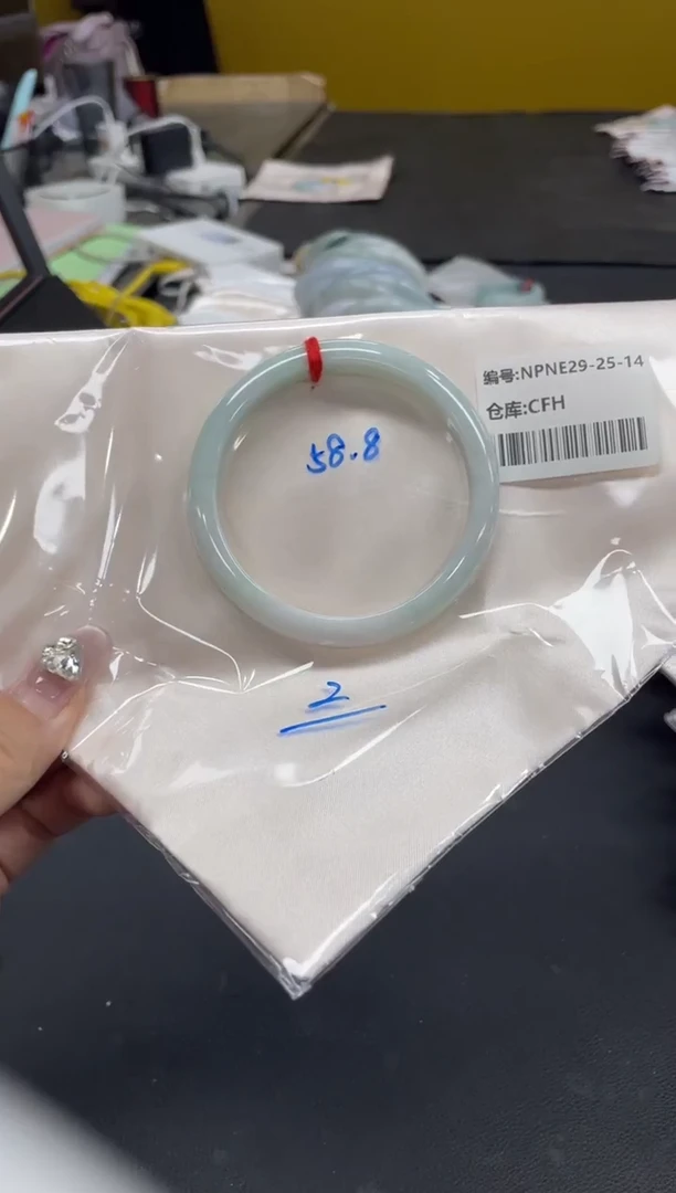 未镶嵌手镯翡翠翡翠手镯