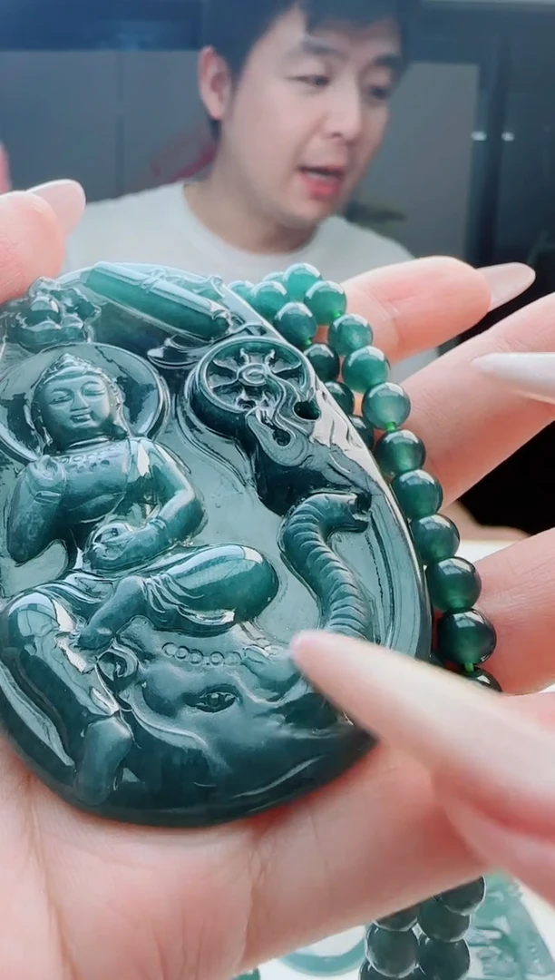 颈饰未镶嵌翡翠多样性发其中一