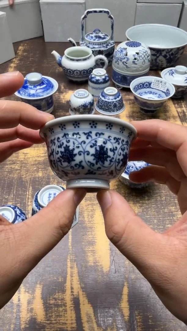 （预售）快雪时晴青花缠枝莲小压手杯