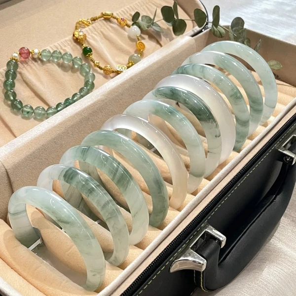 【专属】气质新疆天山翠玉镯子古风半山半水飘花手镯多样性发一