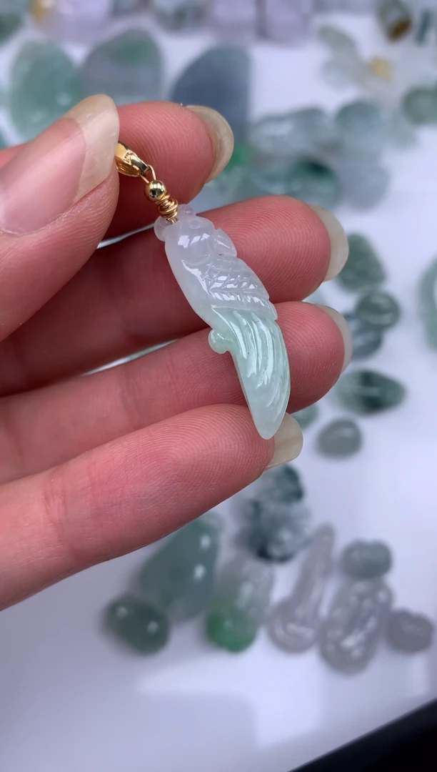 翡翠未镶嵌颈饰英武