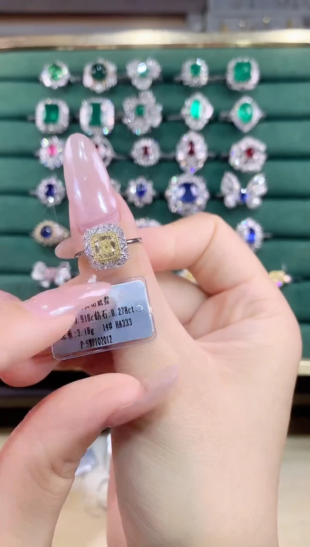 18K金镶嵌戒指钻石戒指