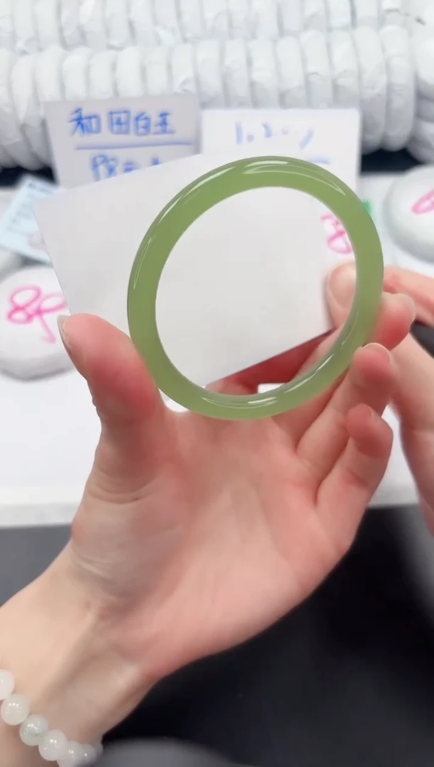 【闪购商品】石英质玉未镶嵌手镯72-58.4