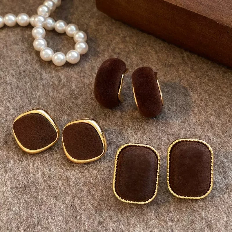 铜合金耳饰 复古棕色方形丝绒耳钉女2025新款高级感小众独特耳饰