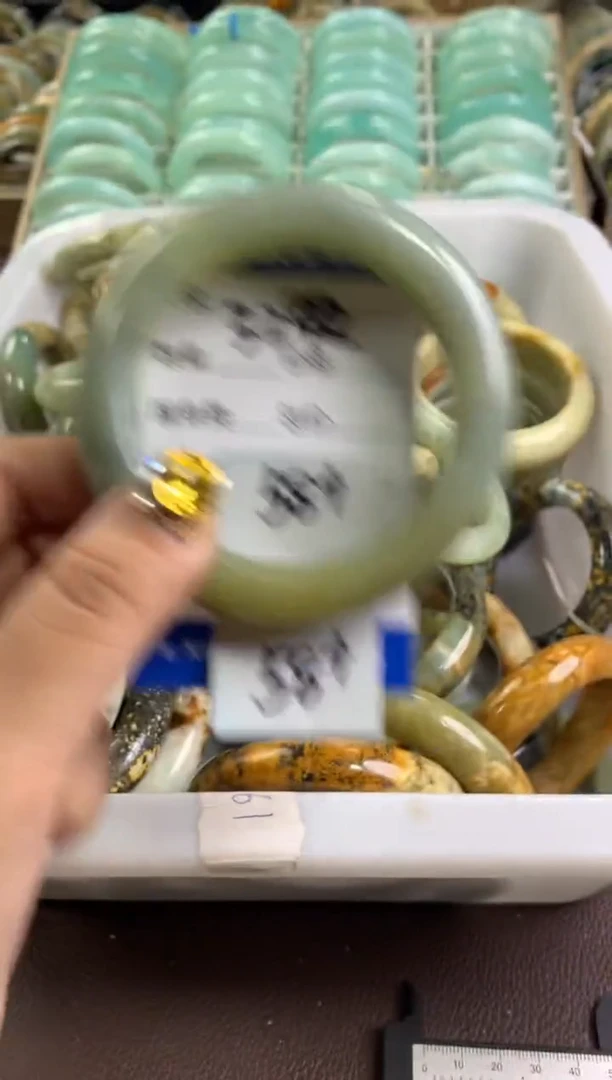 【闪购商品】蛇纹石玉手镯未镶嵌3242