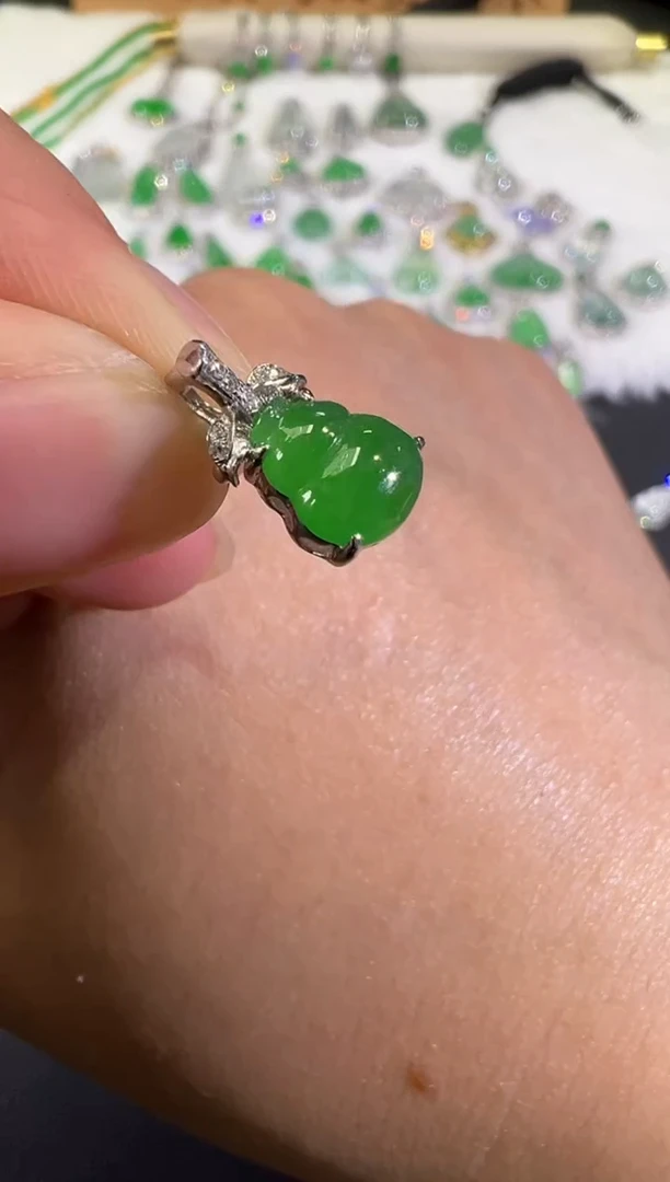 吊坠(不含链)18K金镶嵌翡翠B548|1980