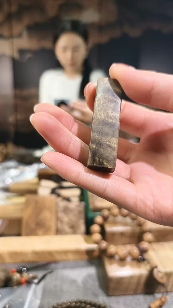 【闪购商品】金丝楠无事牌手把件