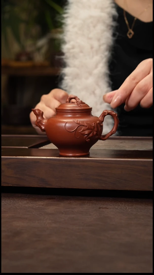 茶壶紫砂朱泥葡萄报春170cc左右