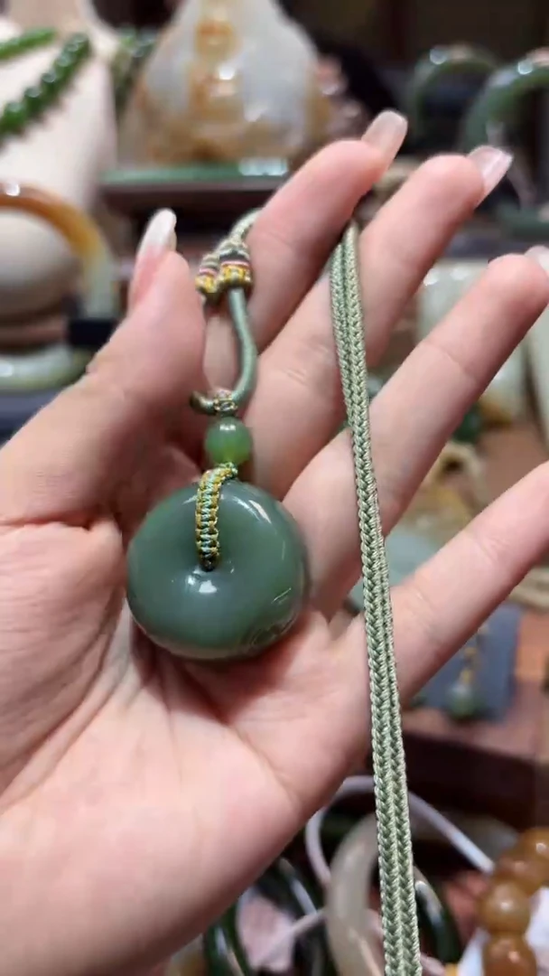 颈饰未镶嵌和田玉（碧玉）1