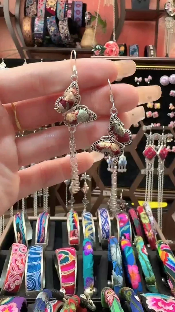 织绣 云织谣民族风精美饰品   296