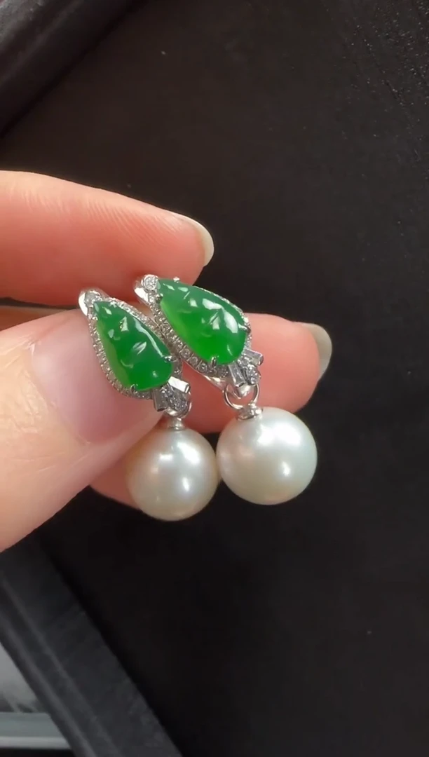 18K金镶嵌翡翠耳饰624豆子一对