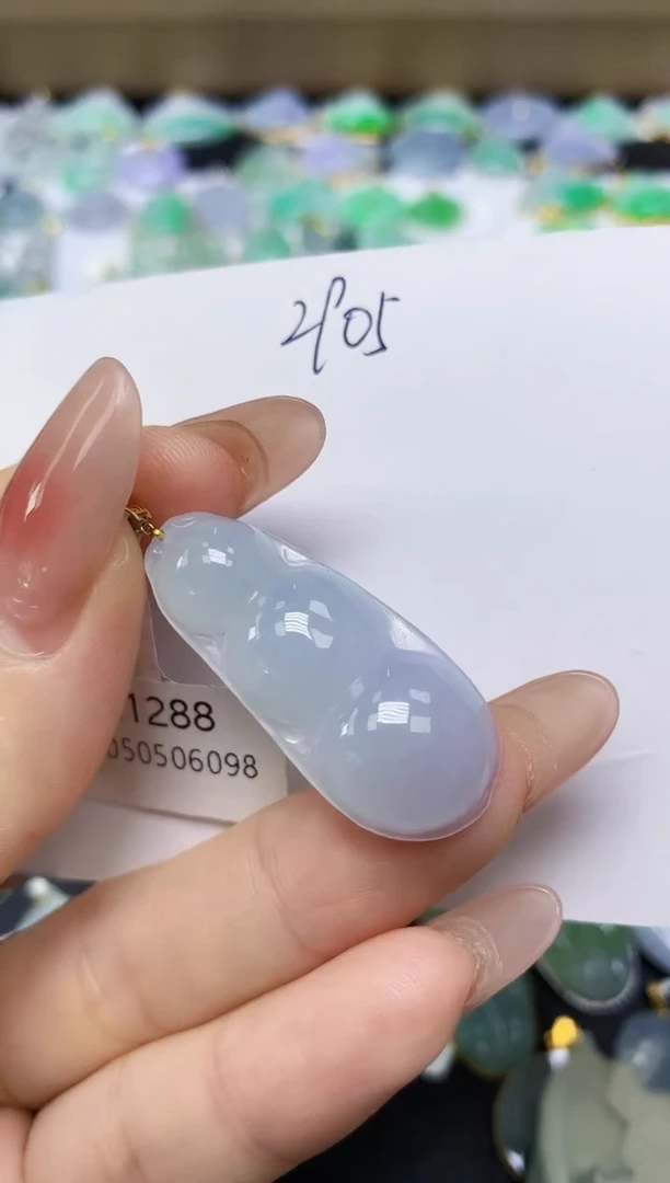 翡翠18K金镶嵌颈饰 天然缅甸翡翠A货