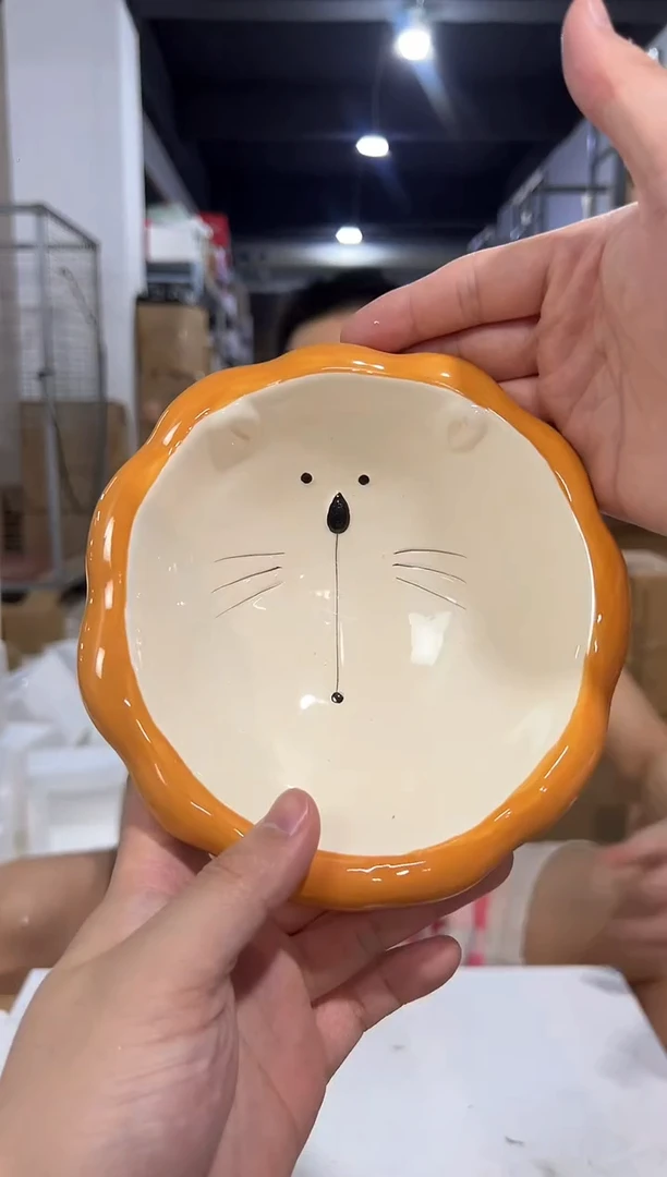 瓷片大号狮子猫猫碗