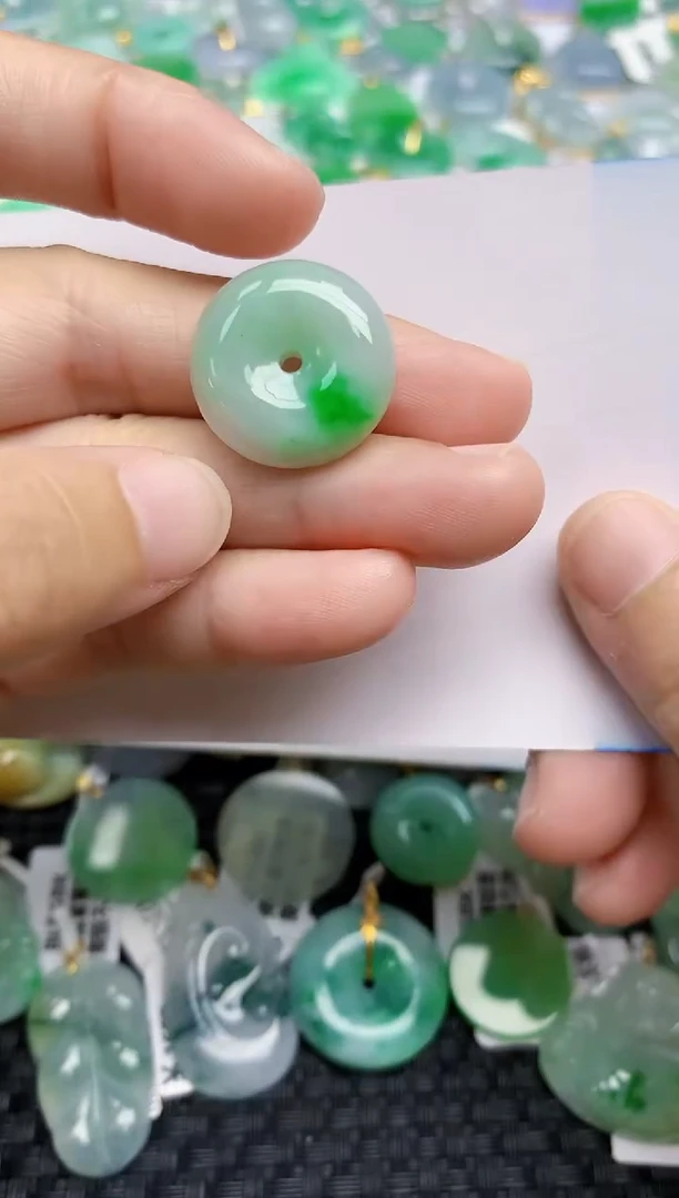 翡翠未镶嵌颈饰天然A货翡翠