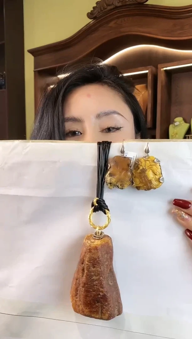 未镶嵌颈饰琥珀套装2件