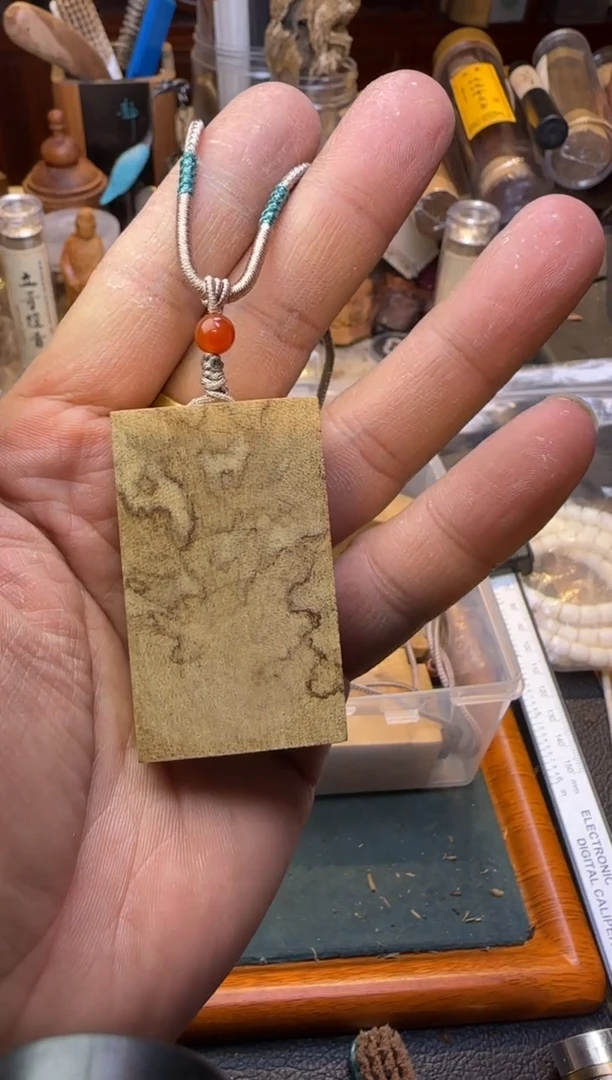 【闪购商品】沉香吊坠达拉干龙胆351无事牌一个