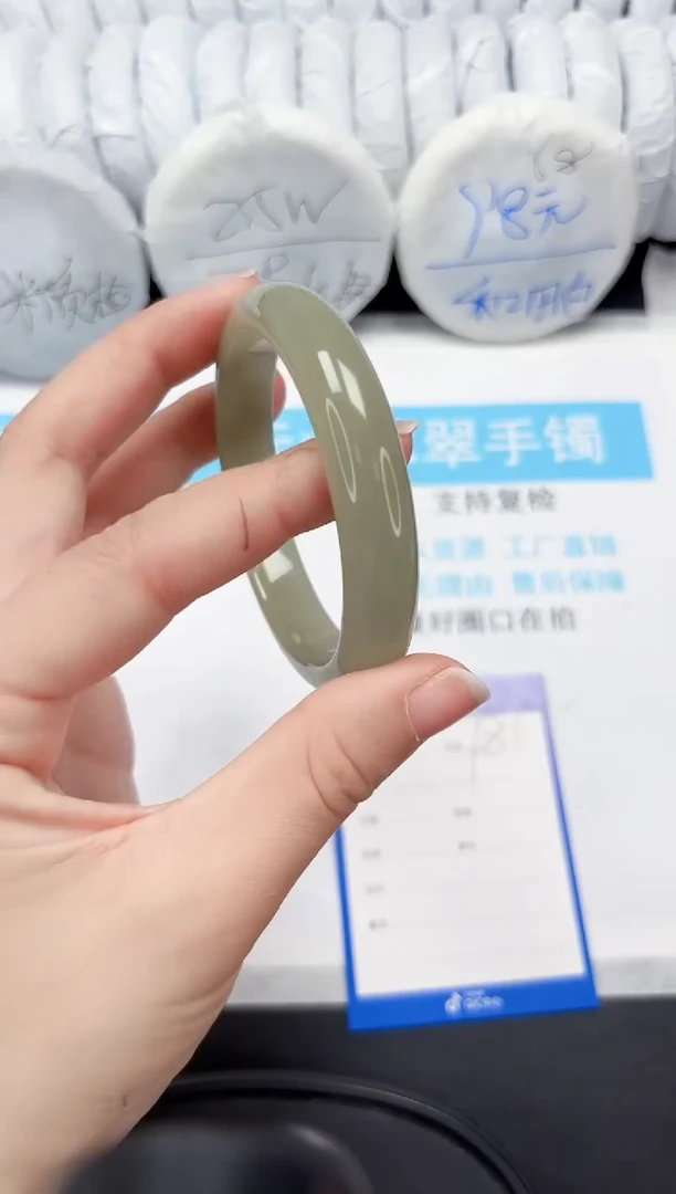 【闪购商品】石英质玉手镯未镶嵌81-57.8