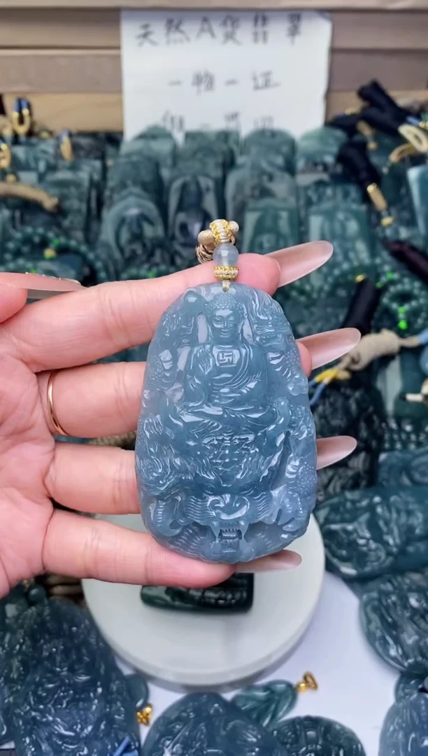 颈饰未镶嵌翡翠
