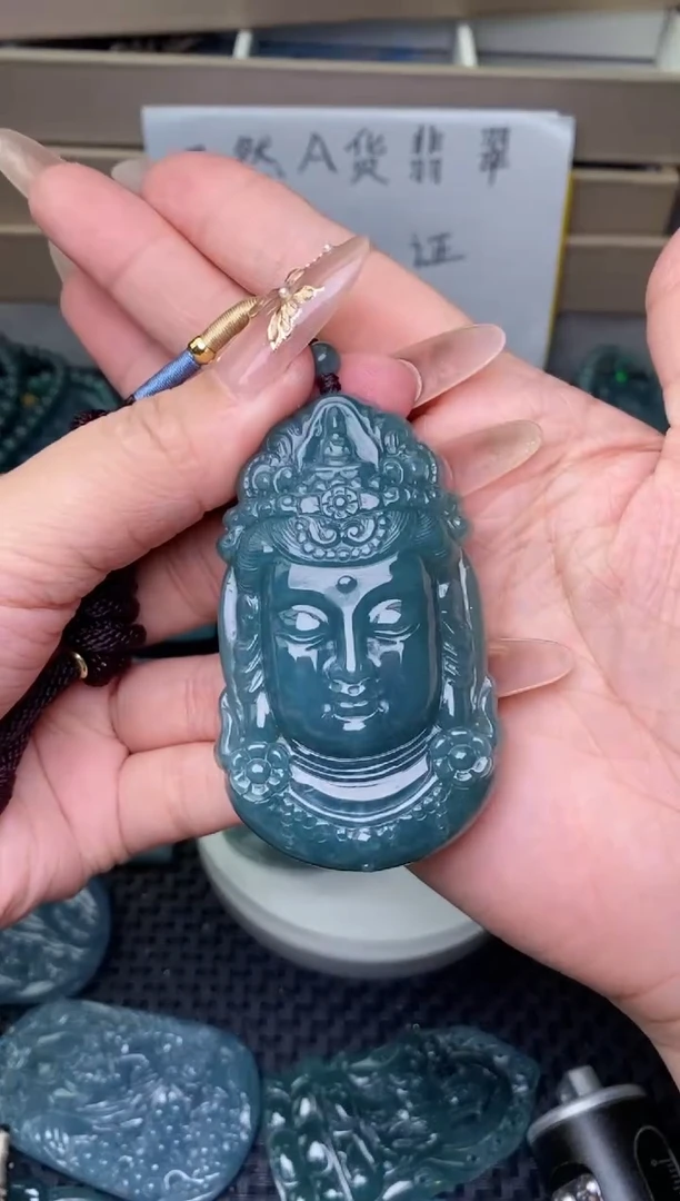 翡翠未镶嵌颈饰
