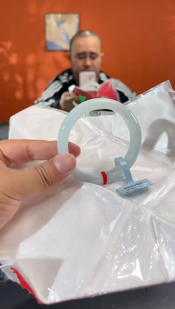 未镶嵌手镯翡翠9        圈口58