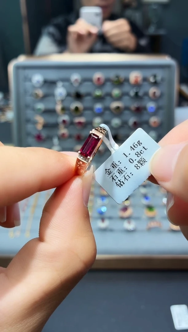 18K金镶嵌戒指碧玺0.8..