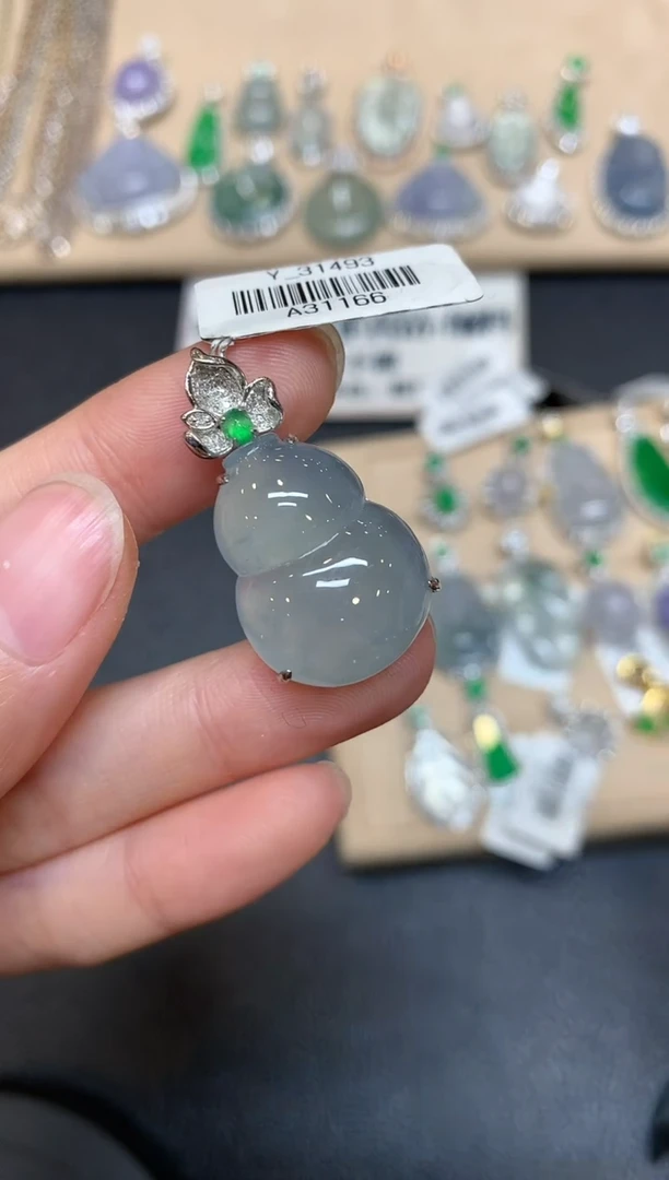 【闪购商品】翡翠颈饰18K金镶嵌葫芦【无服务费