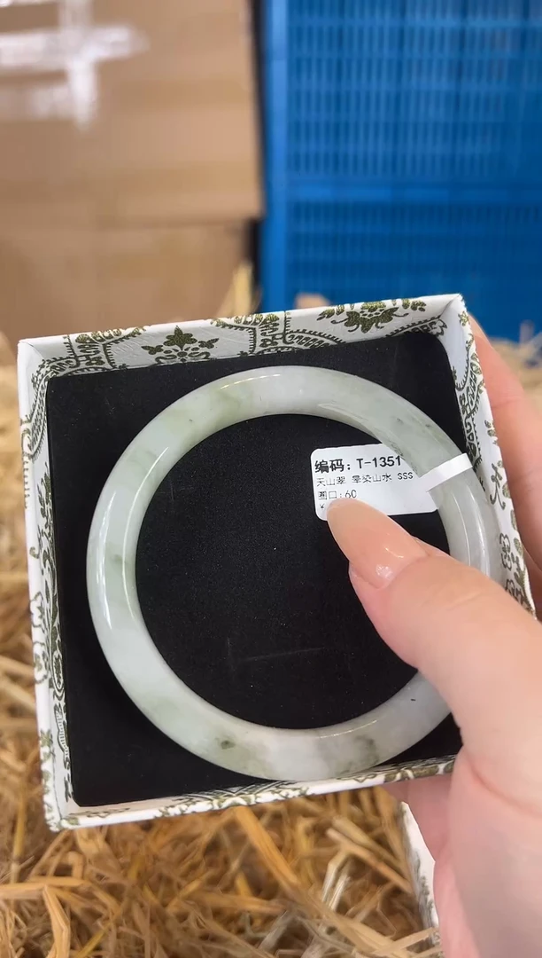 未镶嵌手镯石英质玉T1351