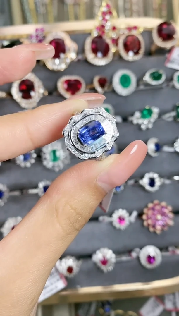 蓝宝石戒指18K金镶嵌·