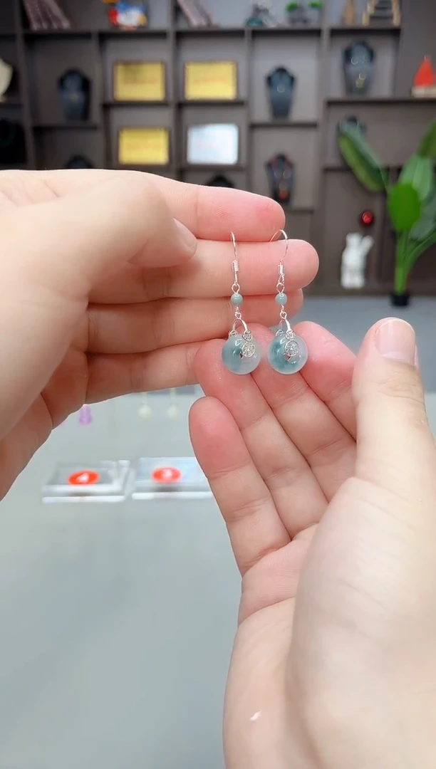 未镶嵌石英质玉（天山翠）耳饰721000