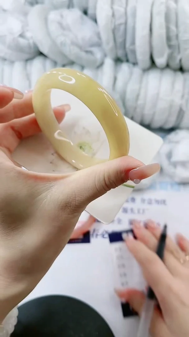 【闪购商品】石英质玉手镯未镶嵌0900753088-多样性发货