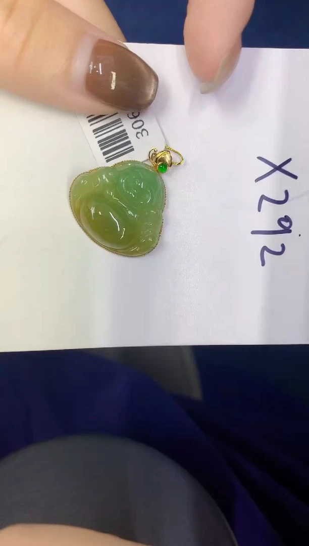 颈饰18K金镶嵌翡翠缅甸天然翡翠A货