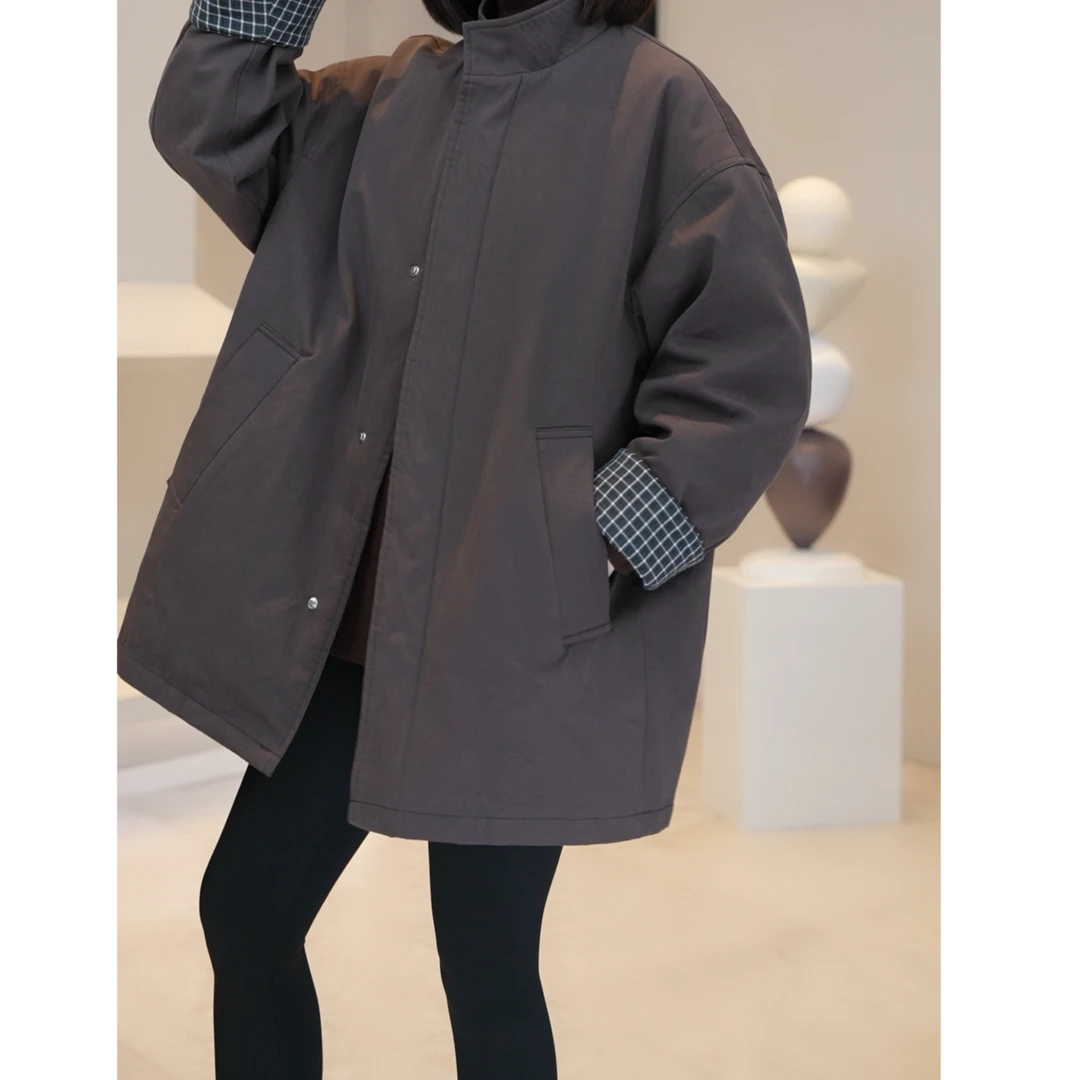 现货【薇薇绮】羽绒服高级感格子翻袖立领风衣保暖外套W775