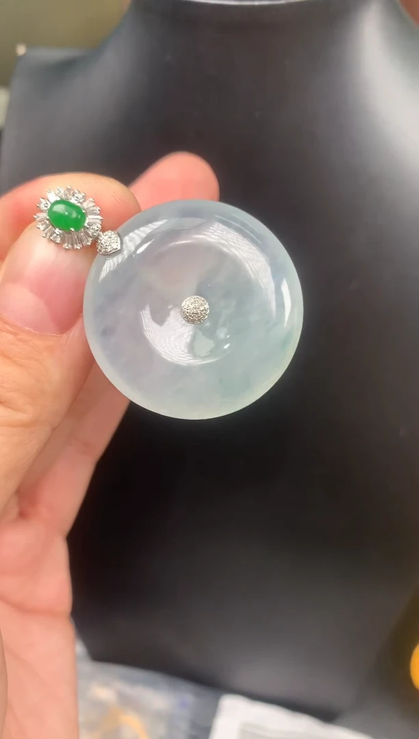 【闪购商品】翡翠吊坠(不含链)18K金镶嵌一