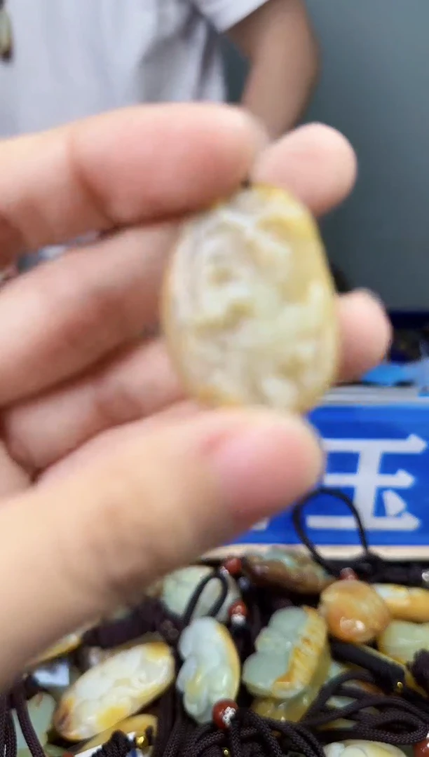 和田玉未镶嵌颈饰1