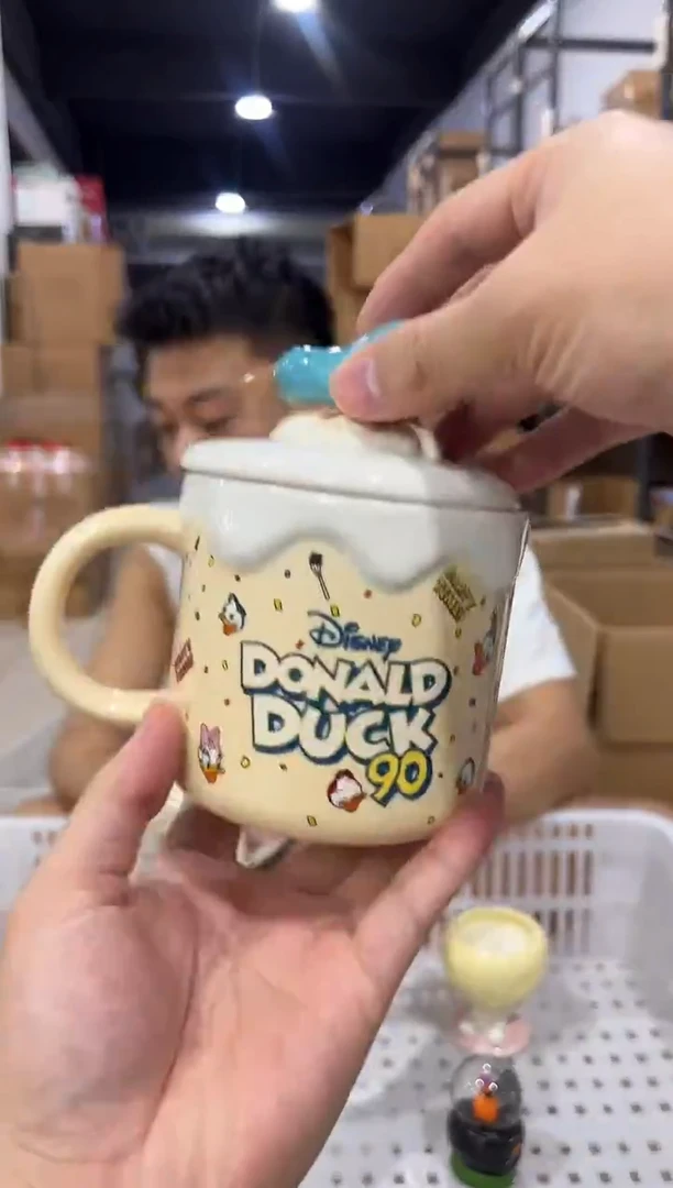 瓷片原盒90周年唐老鸭带盖杯