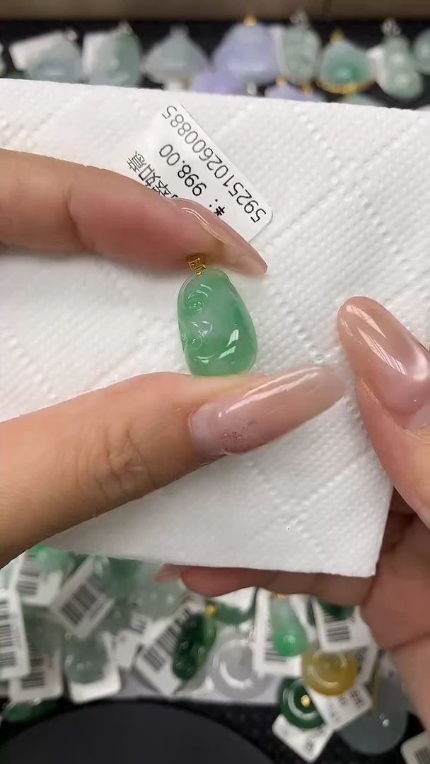 颈饰18K金镶嵌翡翠1111111111