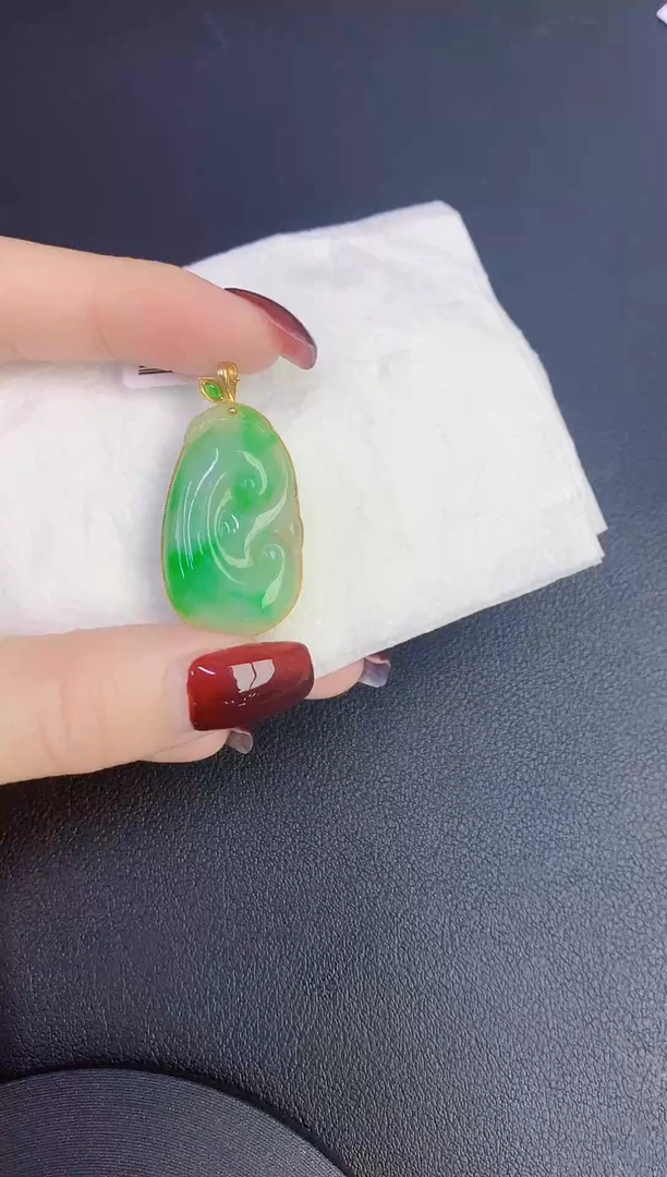 颈饰18K金镶嵌翡翠缅甸天然翡翠A货