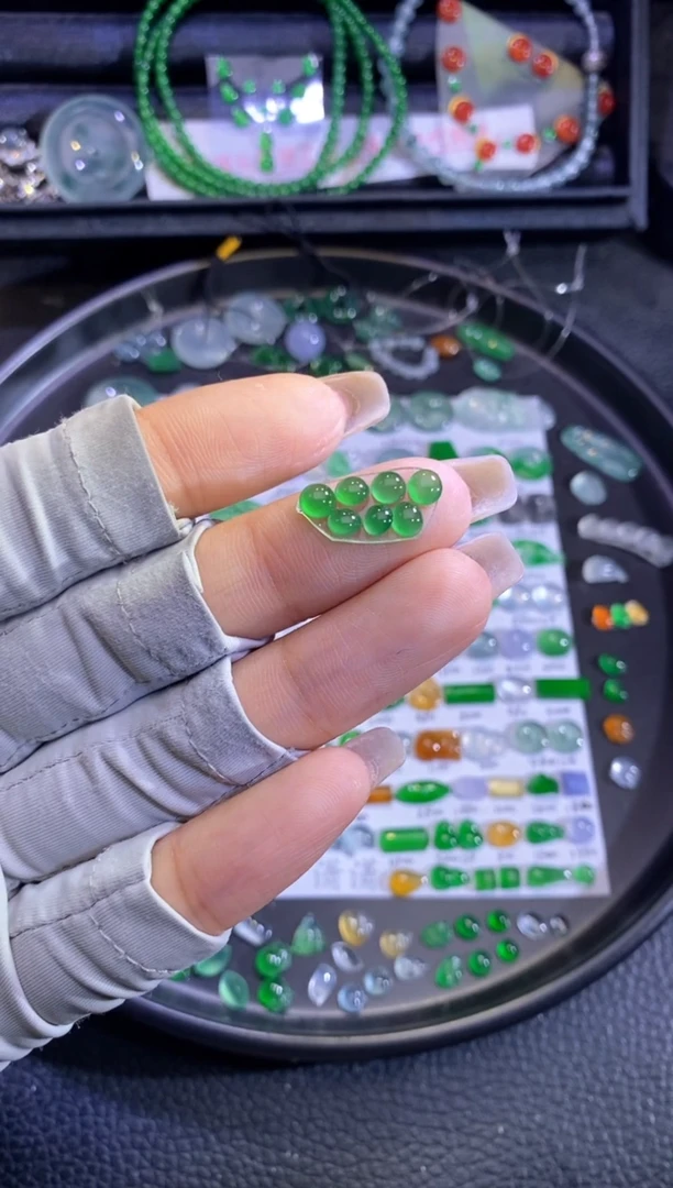 未镶嵌挂件翡翠蛋面