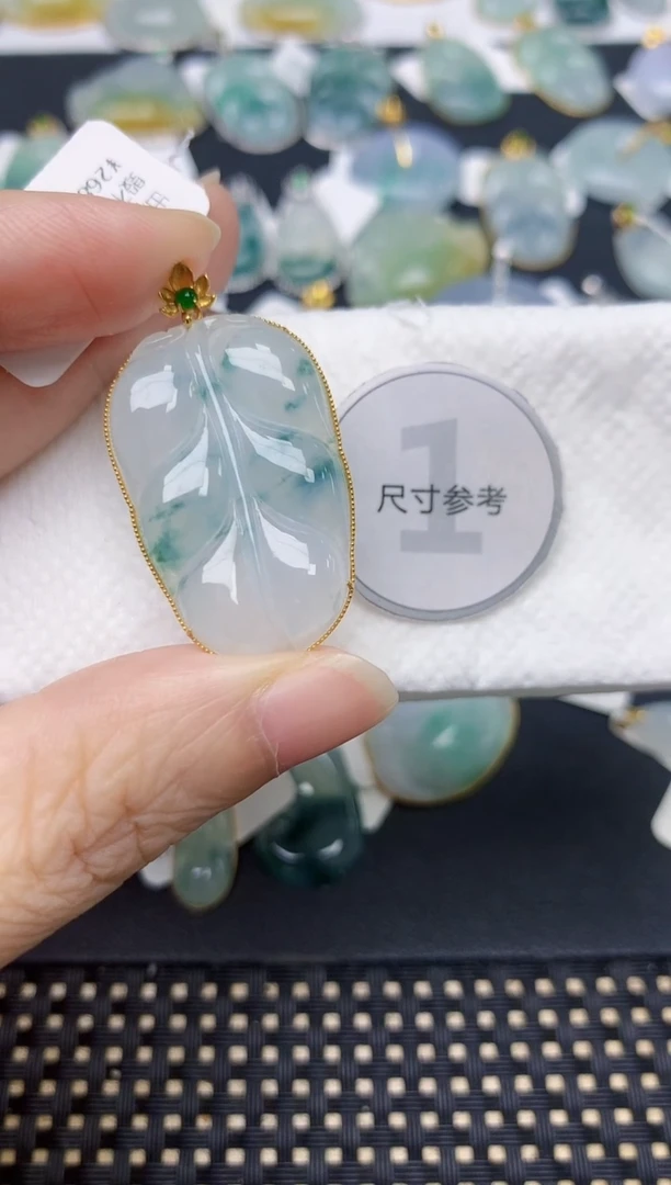 颈饰18K金镶嵌翡翠天然缅甸A货翡翠