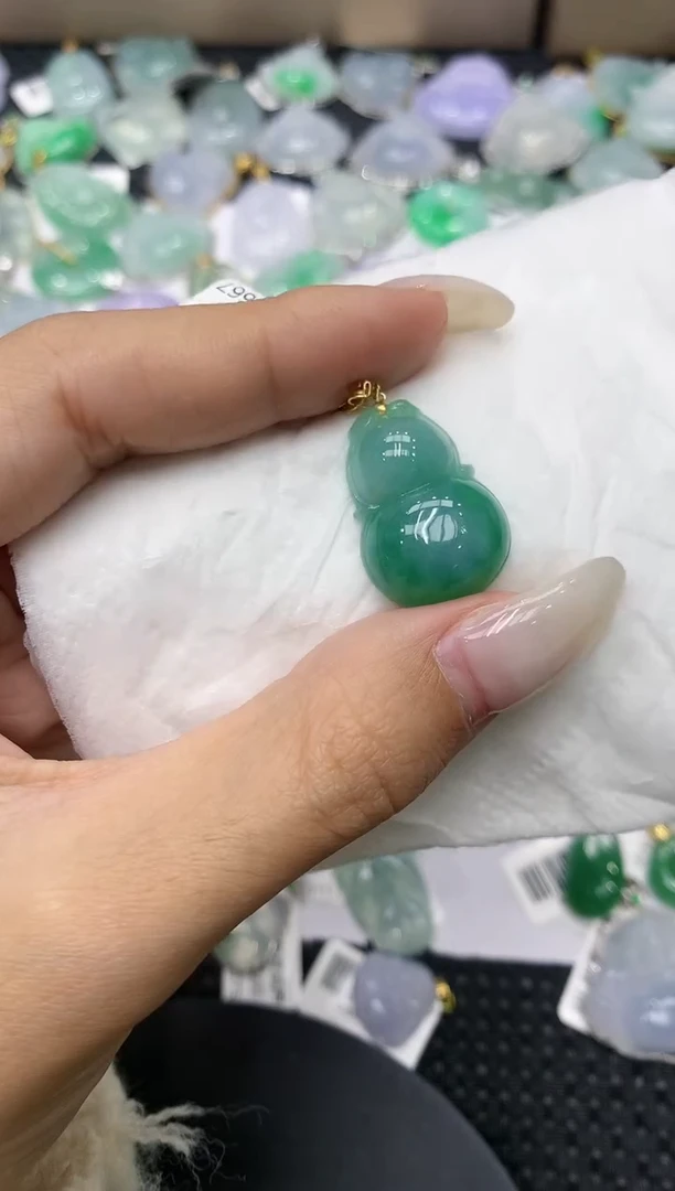 颈饰18K金镶嵌翡翠1